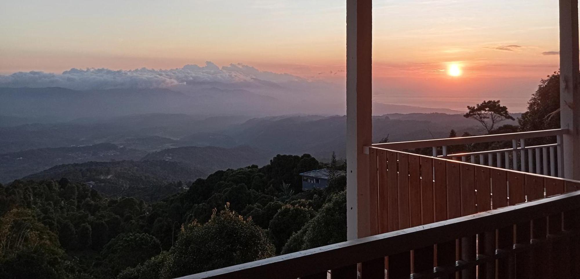 De La Sierra Lägenhet Munduk Exteriör bild