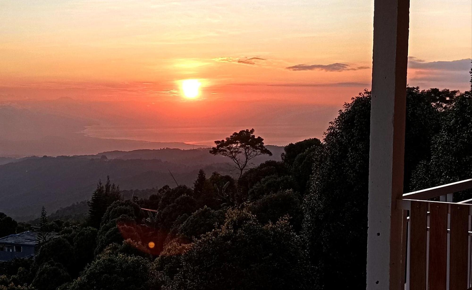 De La Sierra Lägenhet Munduk Exteriör bild